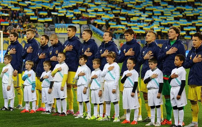 Вболівальники надихнули збірну з футболу гімном України