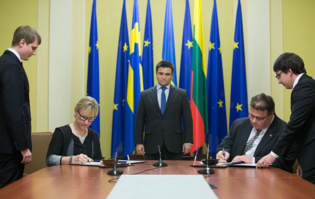 Швеция и Литва выступают за сохранение санкций против РФ до полного выполнения минских договоренностей