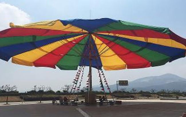 У Китаї створили найбільший в світі парасольку