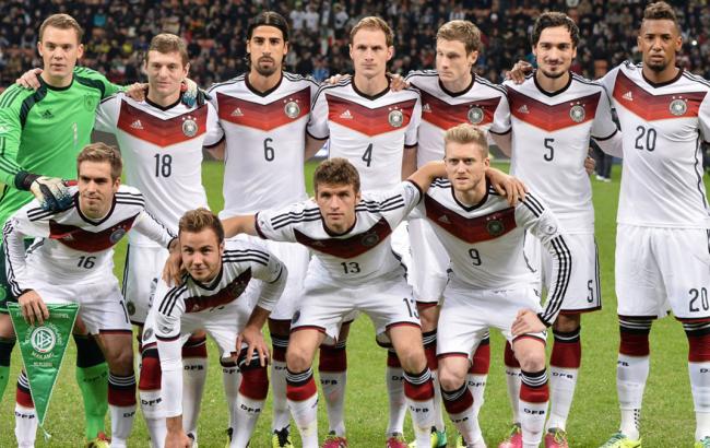 Футболистов сборной Германии эвакуировали из французского отеля