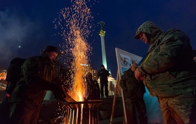 "Лучи достоинства", палатки и костры: Киев вечером 20 февраля