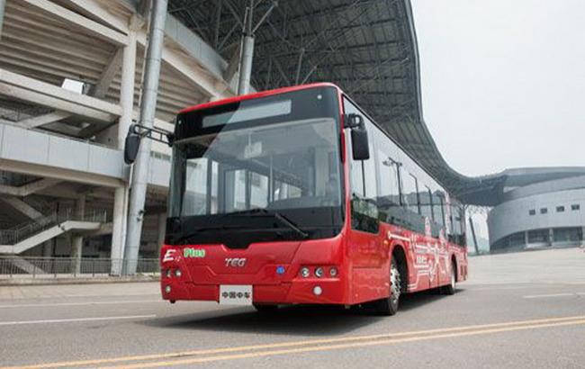 У Китаї почалися випробування нового безпілотного автобуса