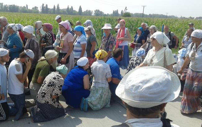 Участники крестного хода решили добираться в Киев на автобусах