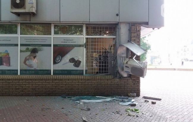 Взрыв у банка в Запорожье: полиция устанавливает обстоятельства