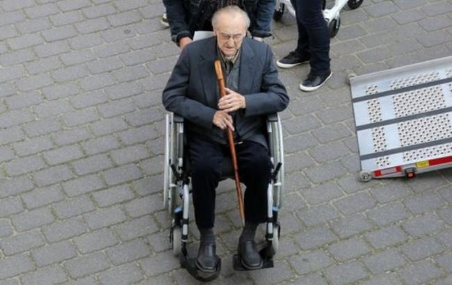 Убил тысячи людей: в Германии судят 95-летнего санитара Освенцима