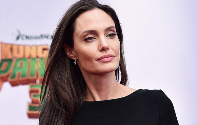 Західні ЗМІ розповіли про новий Роман Анджеліни Джолі