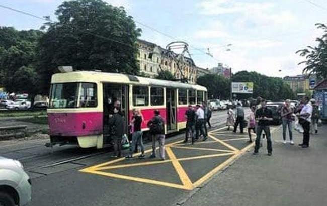 В Киеве появилась разметка для нарушителей правил парковки