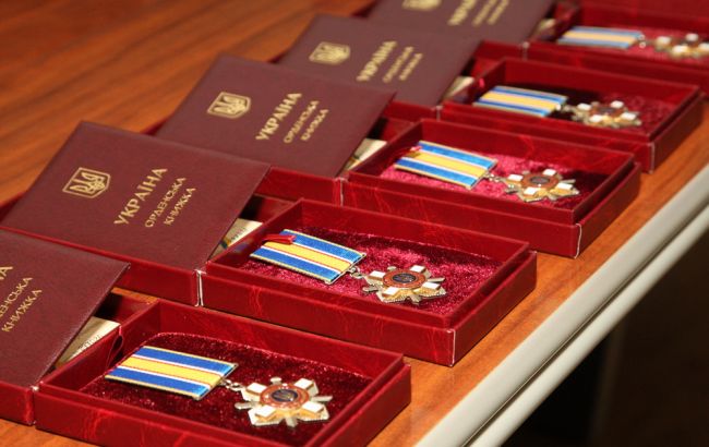 Порошенко наградил 61 украинского военного, воевавшего на Донбассе