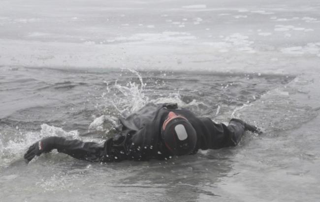 Рятувальники розповіли, як треба купатися на Водохреща