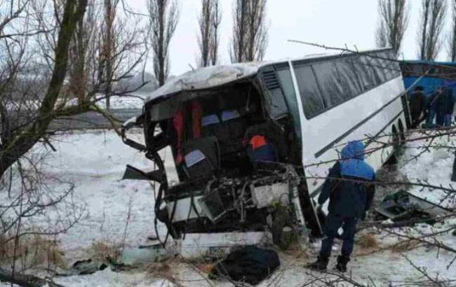 У Вінницькій області зіткнулись 3 автобуси і легковик, одна людина загинула