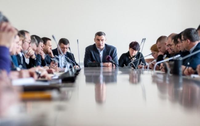 Крупногабаритный транспорт не будет заезжать в Киев до 20:00, - Кличко