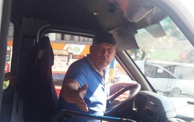 У Запоріжжі маршрутник умовляв пасажирів-пільговиків поїхати з ним безкоштовно