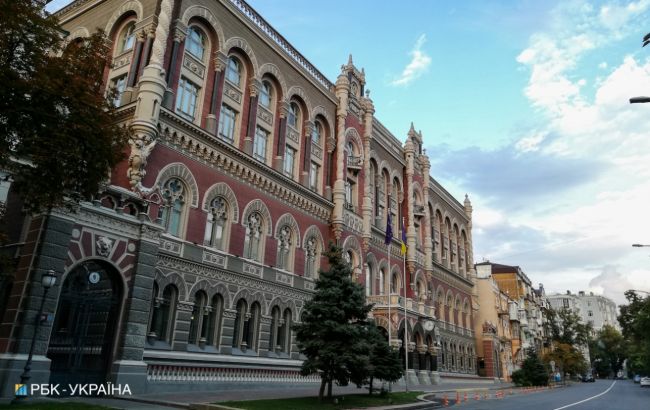 Мільярд доларів за тиждень: НБУ збільшив продаж валюти з резервів