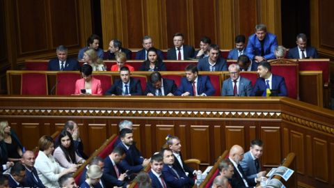 Рада звільнила Кабмін Гройсмана