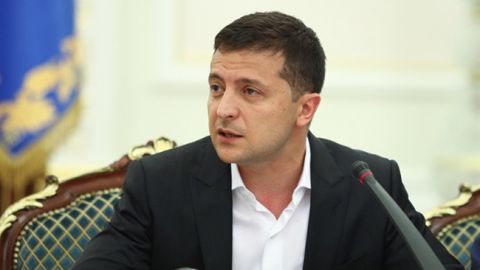 Зеленский требует до зимы отменить мораторий на землю