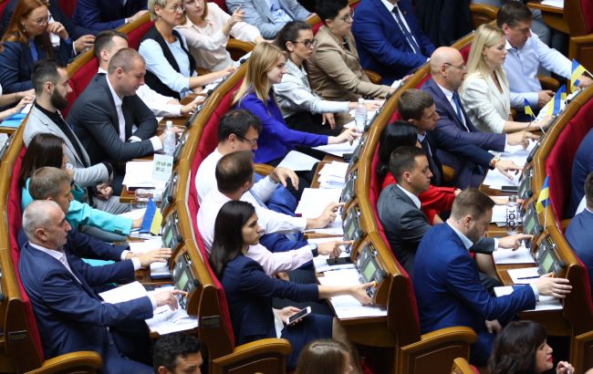 Парламент одобрил закон об увольнении членов Нацрады за основу