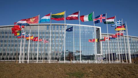 НАТО призывает Россию немедленно освободить украинских моряков