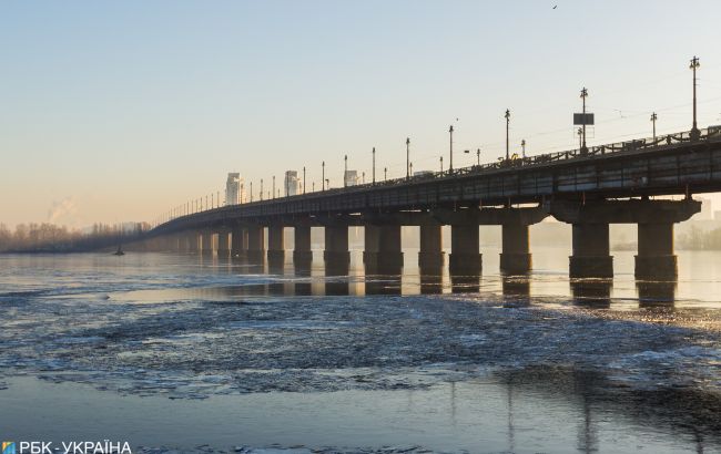 Дощі на заході та сонячно на сході: погода на завтра