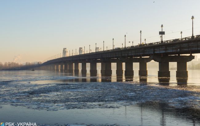 В Киеве сообщили о минировании моста Патона. Полиция проводит проверку