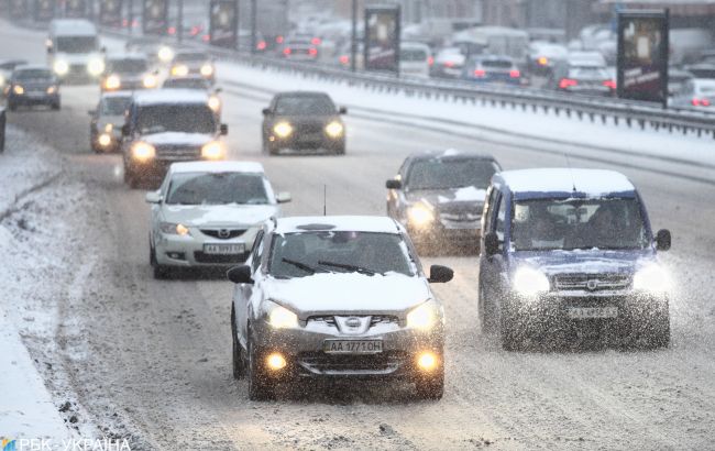 Погода стрімко погіршується: в Україну повертається зима
