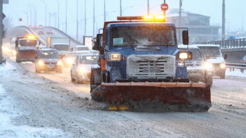 "Укравтодор" помог расчищать столичные трассы от последствий непогоды, - ОП