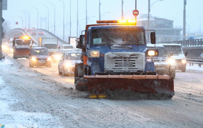 "Укравтодор" рассказал о ситуации на дорогах из-за снегопада