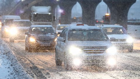 Украину накроет холодным фронтом с дождем и мокрым снегом: где будет хуже всего