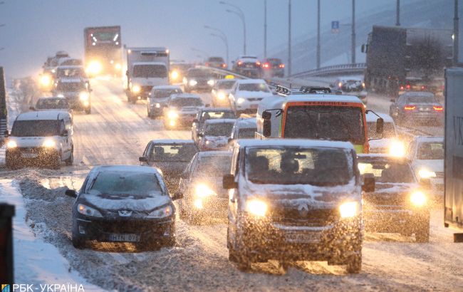 Негода в Україні: за день сталося понад 1200 ДТП