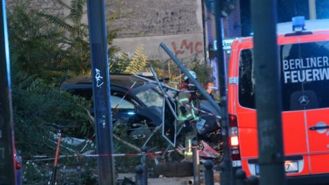 В Берлине автомобиль вылетел на тротуар, есть жертвы