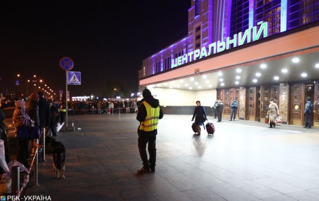 В Киеве "заминировали" железнодорожный вокзал