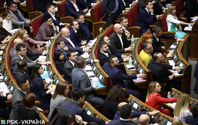 Українські чиновники можуть залишитися без соцмереж: що відомо