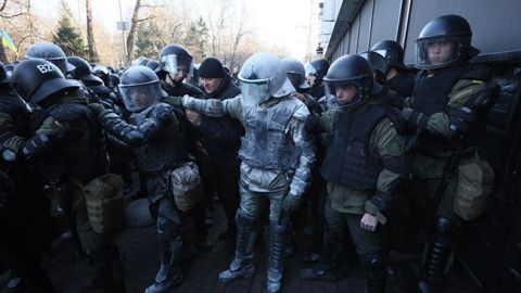 Под Радой полиция снесла палатки протестующих