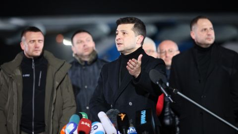 Зеленський пояснив, чому Україні віддали тільки 12 військових