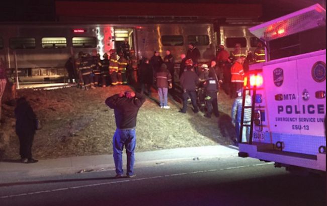У Нью-Йорку зійшов з рейок пасажирський потяг, є жертви