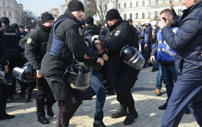 У Києві на "Марші жінок" сталися сутички з правоохоронцями