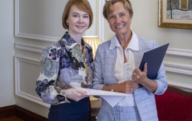 Новый посол Германии начала дипмиссию в Украине