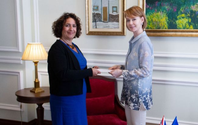 Новый посол Британии начала дипмиссию в Украине