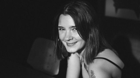 Певица SHY презентовала видео на новую песню "Повернись" к международному дню молитвы за детей сирот