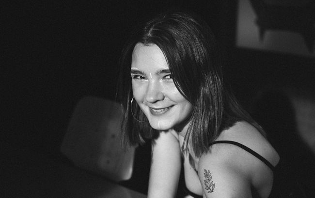 Певица SHY презентовала видео на новую песню "Повернись" к международному дню молитвы за детей сирот