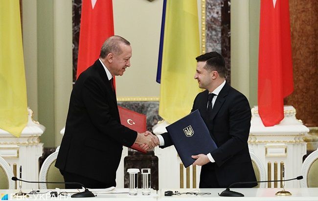 Зеленський та Ердоган обговорили постачання респіраторів і захисних костюмів Україні