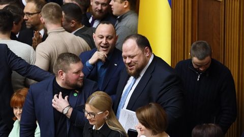 Верховная рада продлила пленарное заседание до 19:30