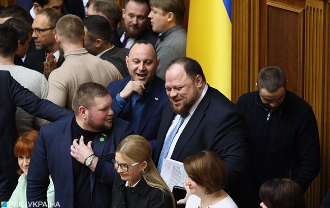 Верховна рада продовжила пленарне засідання до 19:30