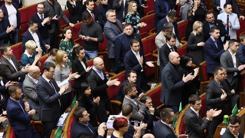 Рада рассмотрела менее 20 правок по земреформе и ушла на перерыв
