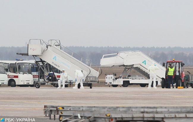 Літак з евакуйованими з Уханя знову летить в "Бориспіль"