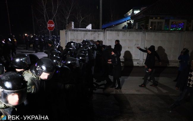 Медучреждение в Новых Санжарах окружат двойным кольцом охраны, - Аваков