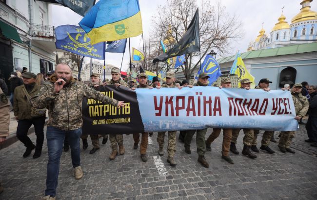 У Києві проходить марш з нагоди Дня добровольця