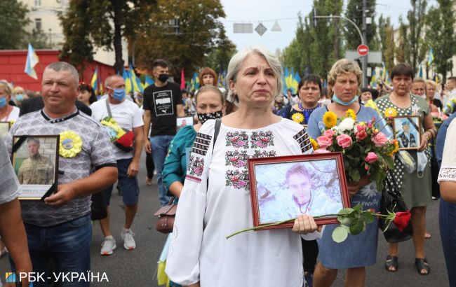 У центрі Києва проходить Марш захисників України