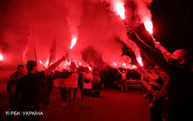 Біля резиденції Зеленського протестували через інспекцію позицій ЗСУ