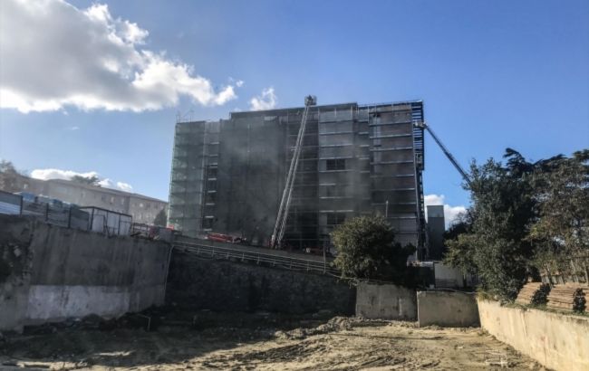 У Стамбулі загорілася будівля медичного факультету