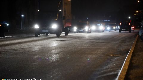 У Києві ожеледиця призвела до справжнього апокаліпсису на дорогах: відео та фото аварій
